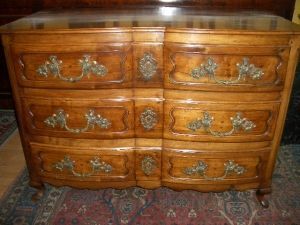 Antiquités Anne & Thierry - commode louis xv en noyer - Chest Of Drawers