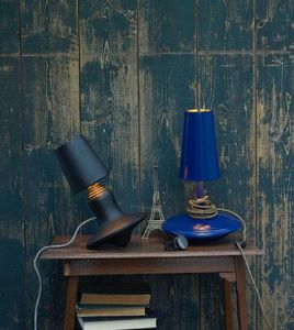 LABEL/BREED -  cast metal lamp / low - Table Lamp