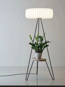 Trivet floor lamp