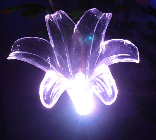 FEERIE SOLAIRE - Garden candle holder-FEERIE SOLAIRE-Pic solaire fleur de lys lumineuse 5 couleurs 76cm