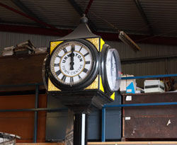 Gillett & Johnston (croydon) - Reloj de exterior-Gillett & Johnston (croydon)-Buckingham - Four sided Street / Pillar Clock